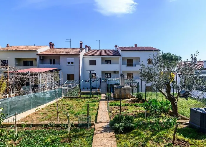 Apartment With Parking Spaces - 20625 Pula