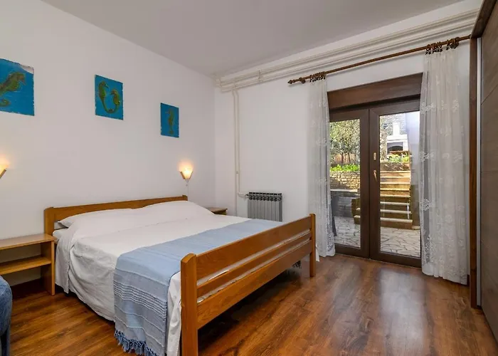 With Parking Spaces - 20625 Appartement Pula