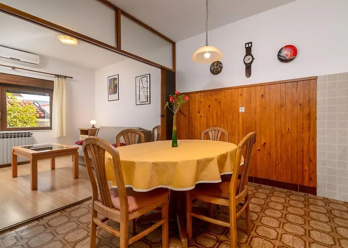 With Parking Spaces - 20625 Appartement Pula